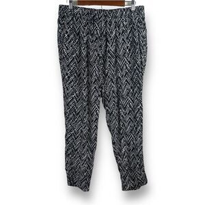 White House Black Market Women's Size 10 Taper Ankle Pant‎ Black Chevron Casual